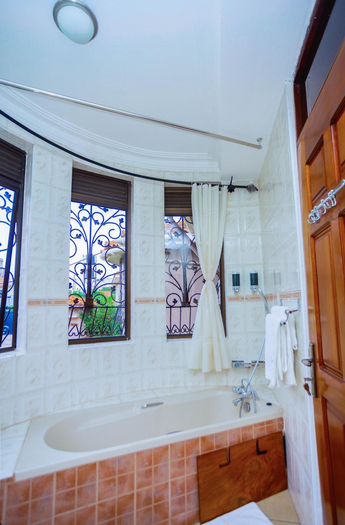 Gazelle Guest House Kampala Exterior photo